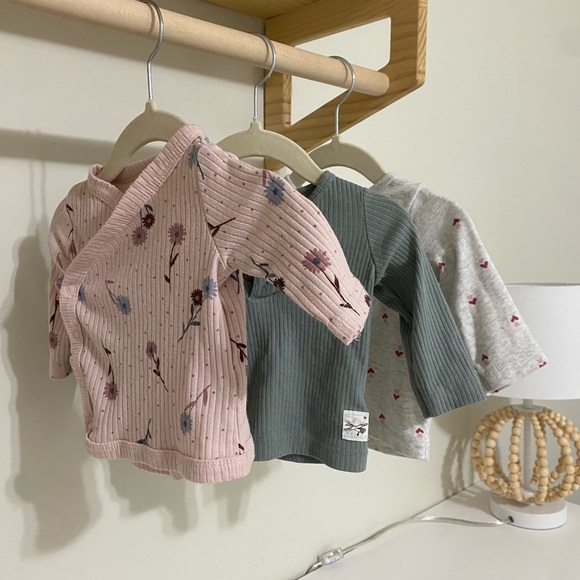 3 months - Baby Girl Long Sleeve Shirts Bundle in neutral colours - Picture 1 of 3